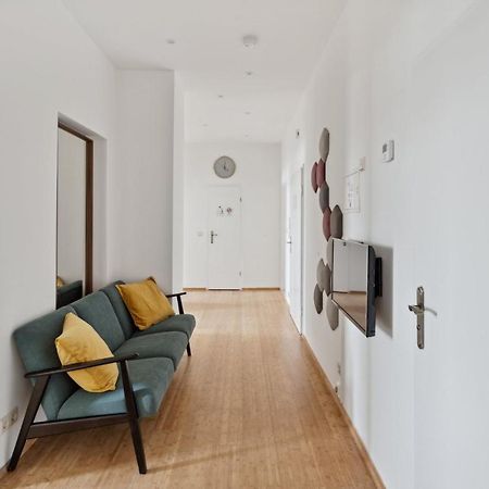 Apartment Fuer 13 Gaeste, 5 Schlafzimmer, 2 Baeder, 2 Loggia'S, Leipzig Zentrum Ost Exteriör bild